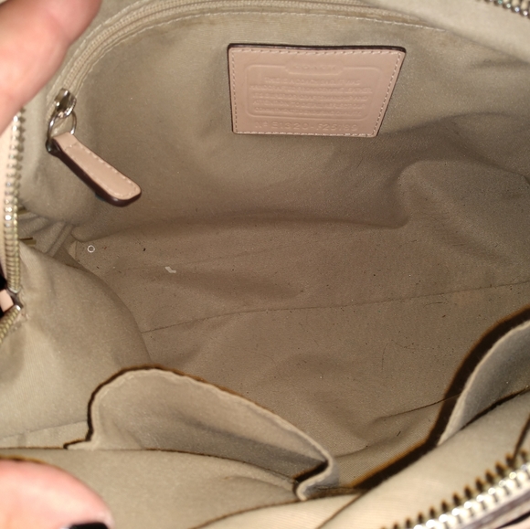 Coach Purse like new only carried a few times - Picture 3 of 4